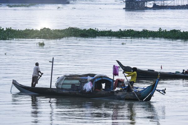 Chau Doc river life- The best 3 tourist spots to explore local life 1 Experience Chau Doc river life and seeing Cham people on a slow boat going catching fish